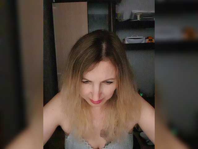 Nushka1939 live cam on BongaCams