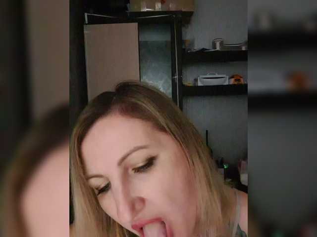 Nushka1939 live cam on BongaCams