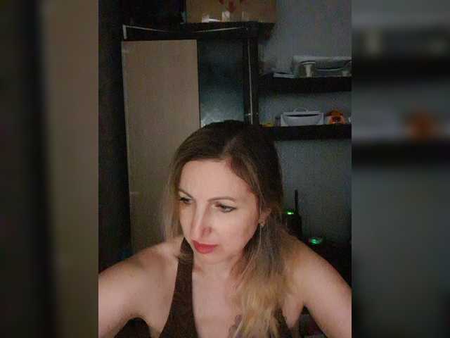 Nushka1939 live cam on BongaCams