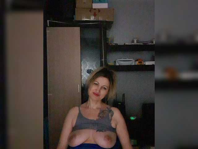 Nushka1939 live cam on BongaCams