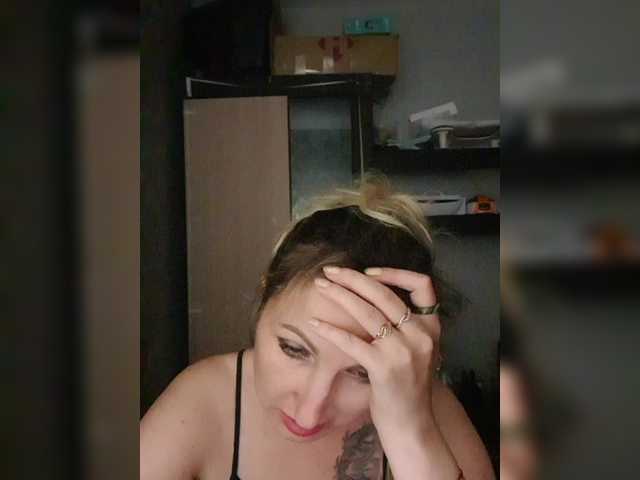 Nushka1939 live cam on BongaCams