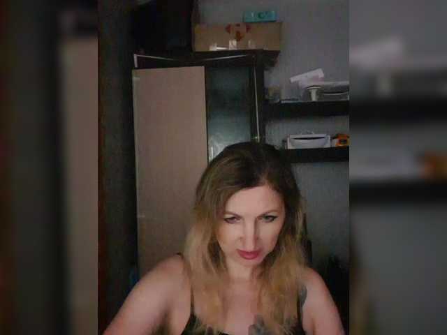 Nushka1939 live cam on BongaCams