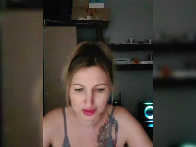 Nushka1939 live cam on BongaCams