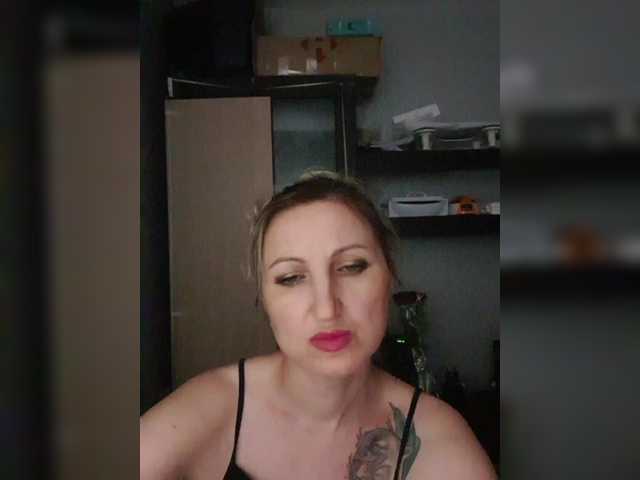 Nushka1939 live cam on BongaCams