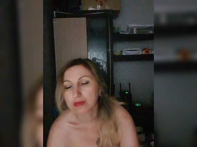 Nushka1939 live cam on BongaCams