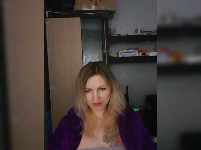 Nushka1939 live cam on BongaCams