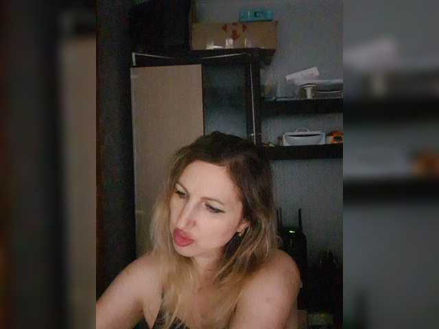 Nushka1939 live cam on BongaCams