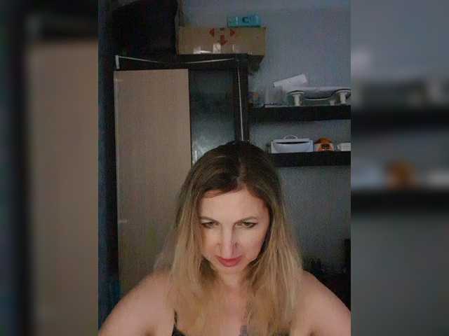 Nushka1939 live cam on BongaCams
