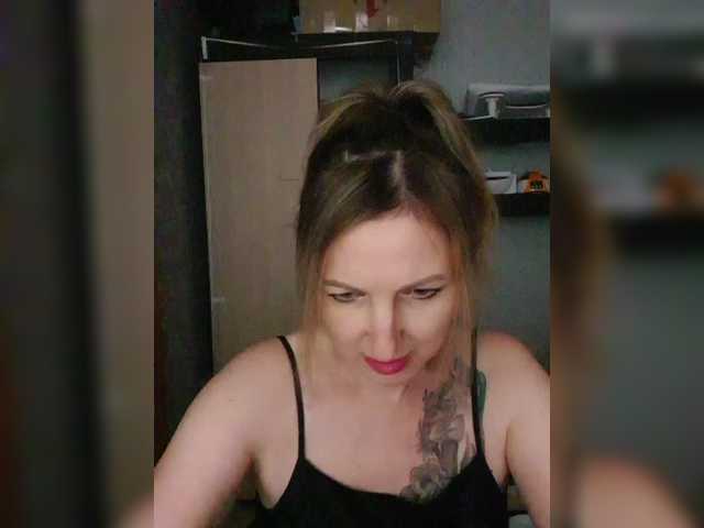 Nushka1939 live cam on BongaCams