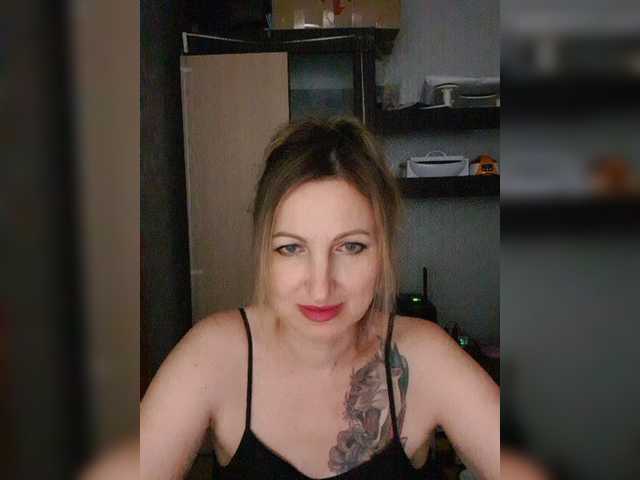 Nushka1939 live cam on BongaCams