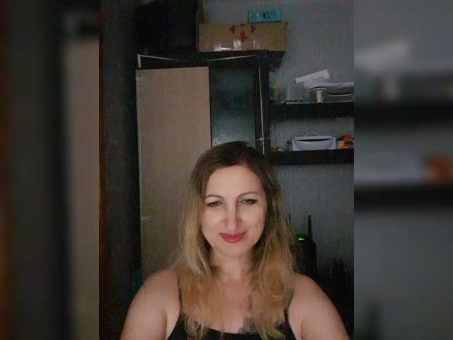 Nushka1939 live cam on BongaCams