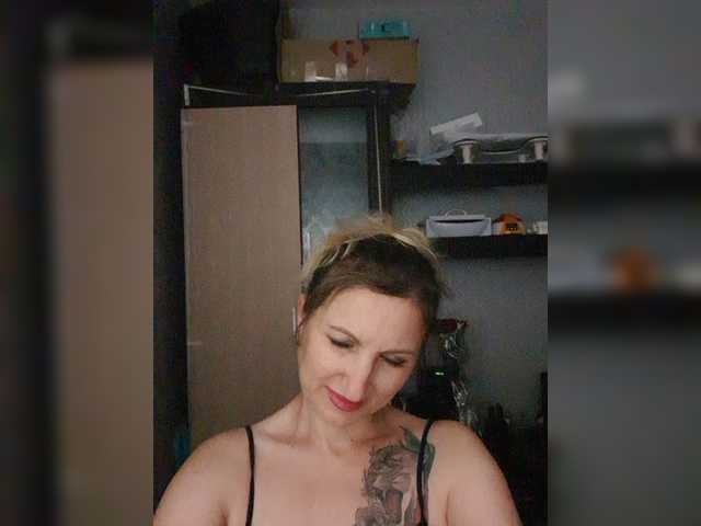Nushka1939 live cam on BongaCams