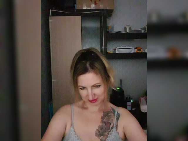 Nushka1939 live cam on BongaCams