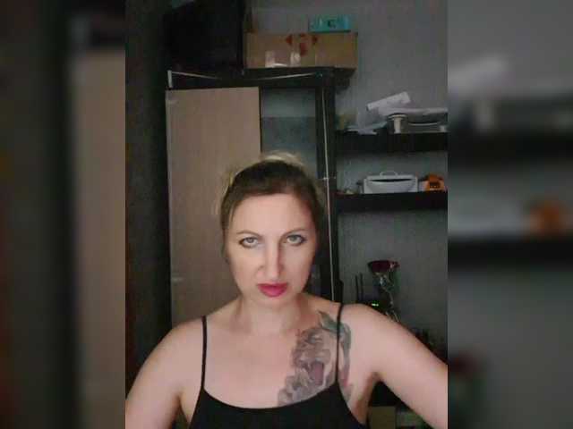Nushka1939 live cam on BongaCams