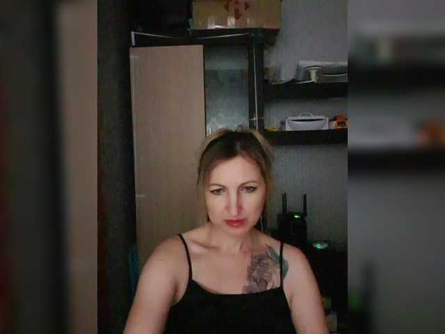 Nushka1939 live cam on BongaCams