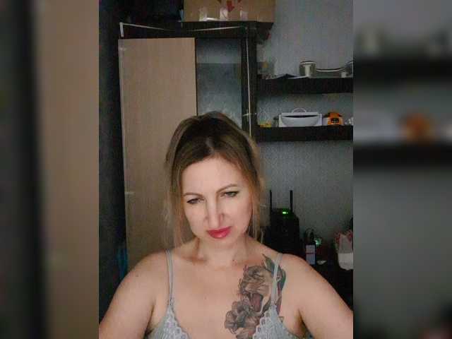 Nushka1939 live cam on BongaCams