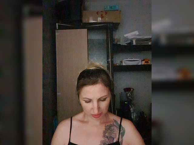 Nushka1939 live cam on BongaCams