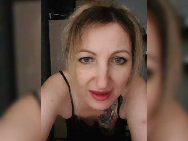 Nushka1939 live cam on BongaCams