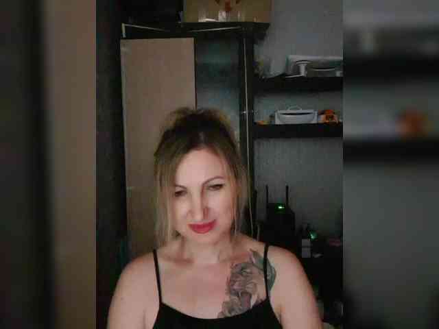 Nushka1984 webcam