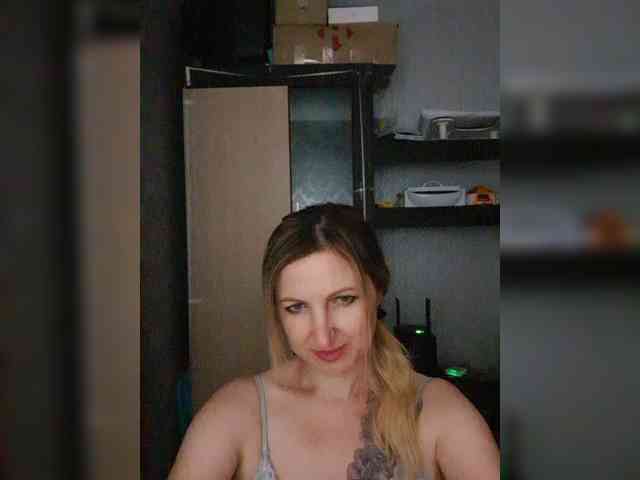 Nushka1984 webcam