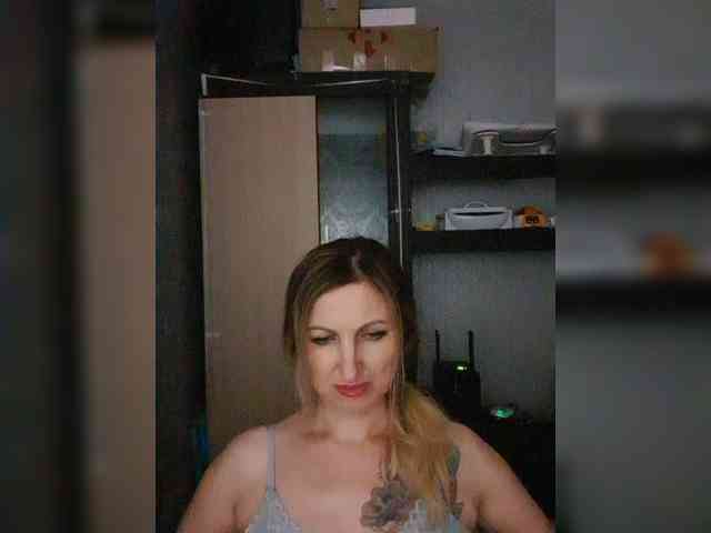 Nushka1984 webcam