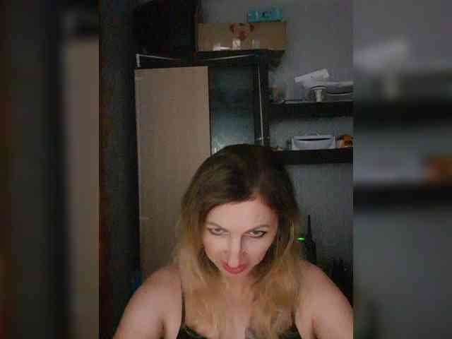 Nushka1984 webcam