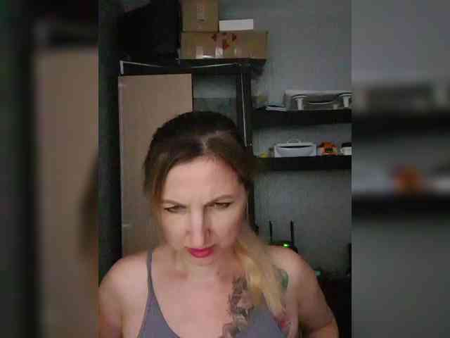 Nushka1984 webcam
