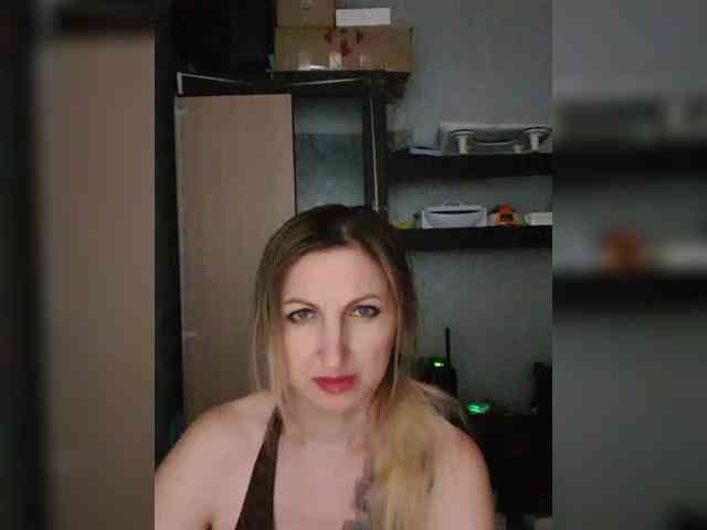 Nushka1984 webcam