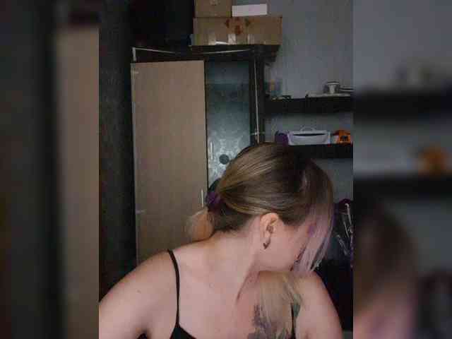 Nushka1984 webcam