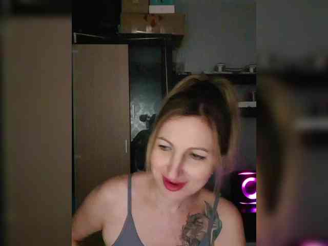 Nushka1984 webcam