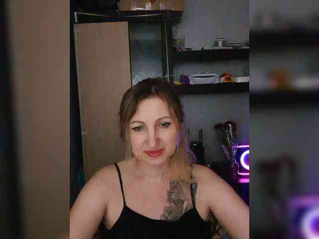 Nushka1984 webcam