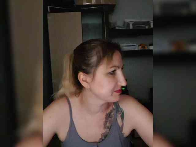 Nushka1984 webcam