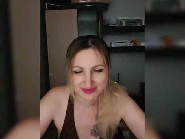 Nushka1984 webcam