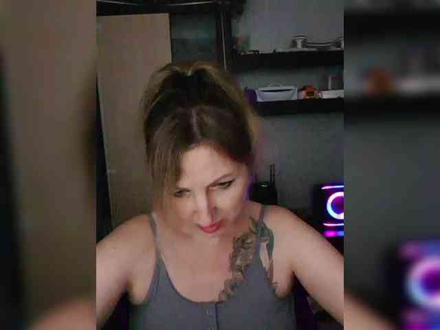 Nushka1984 webcam