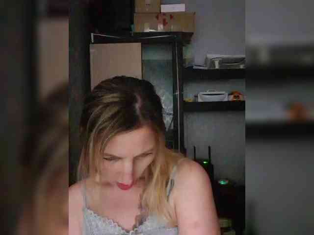Nushka1984 webcam