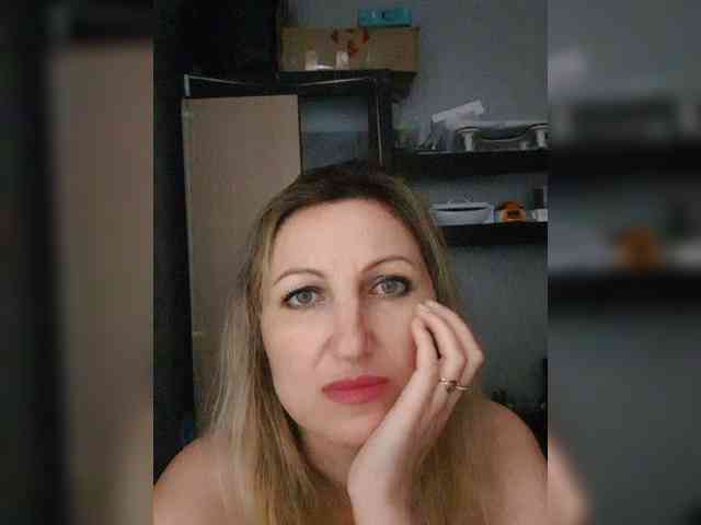 Nushka1984 webcam