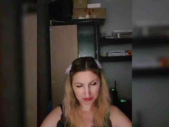 Nushka1984 webcam