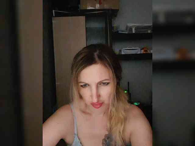 Nushka1984 webcam