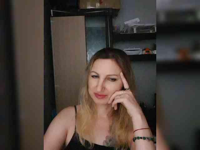 Nushka1984 webcam