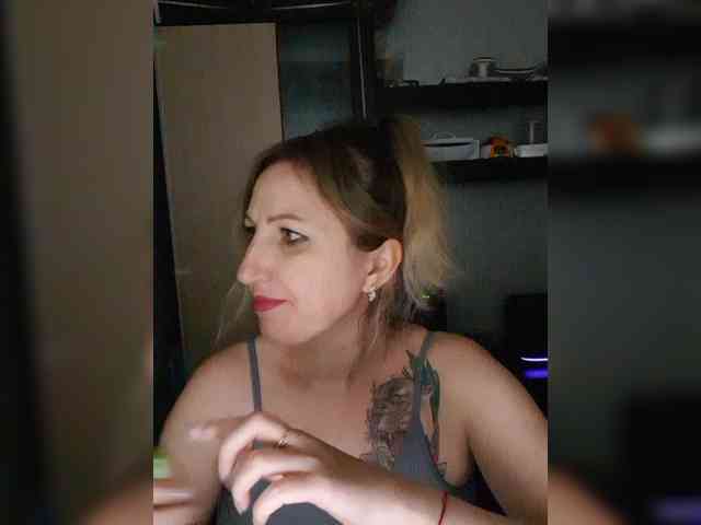 Nushka1984 webcam