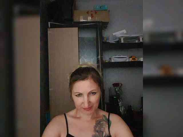 Nushka1984 webcam