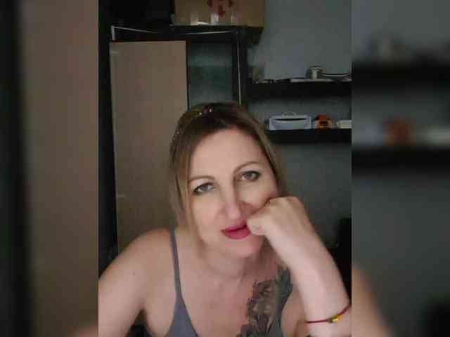Nushka1984 webcam