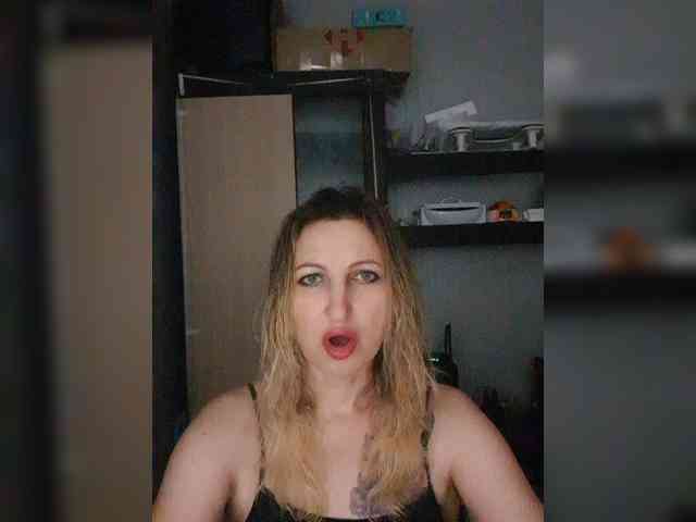 Nushka1984 webcam