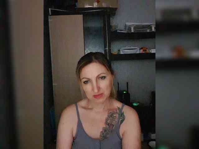 Nushka1984 webcam
