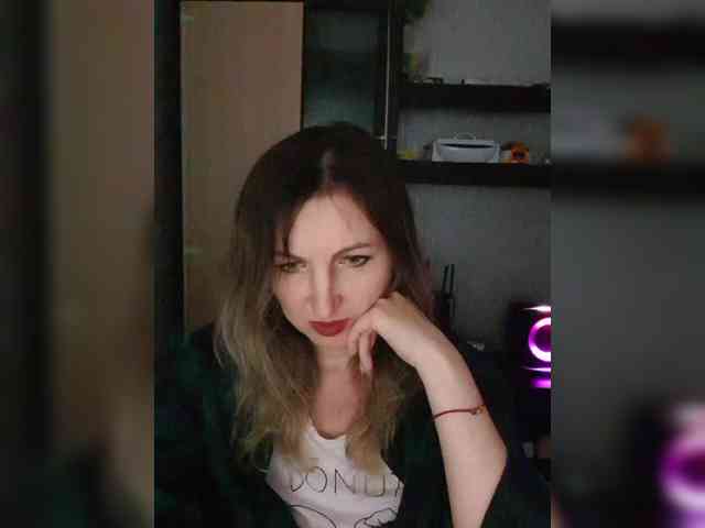 Nushka1984 webcam