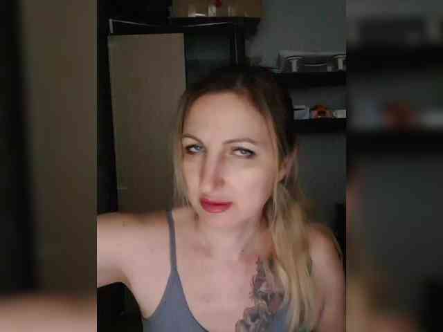 Nushka1984 webcam