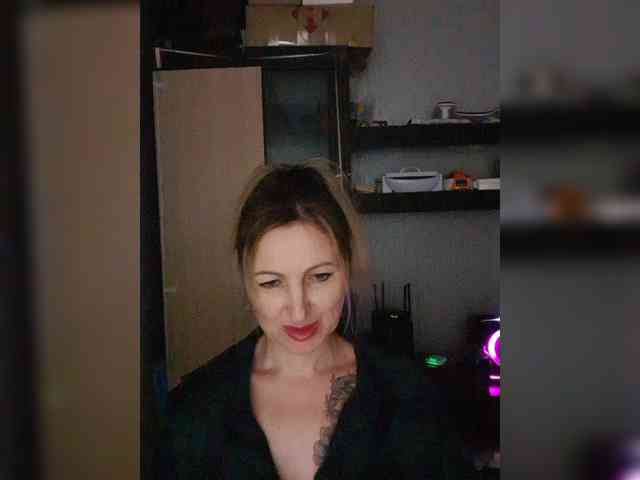 Nushka1984 webcam