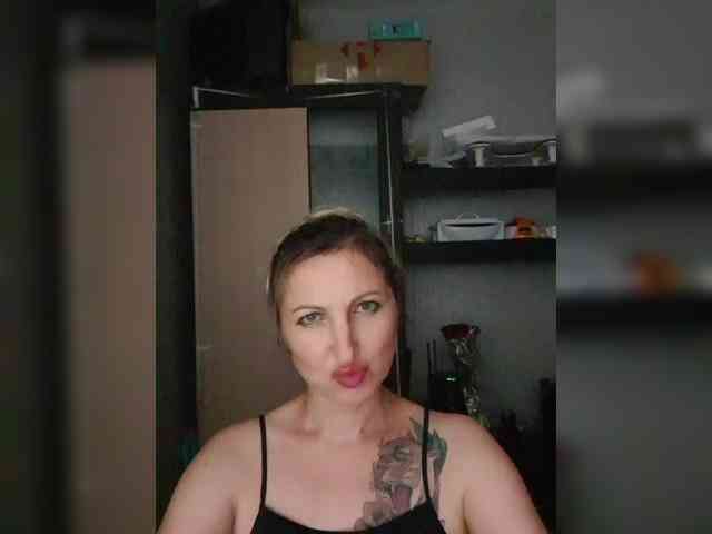 Nushka1984 webcam