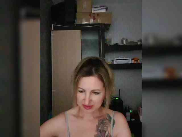 Nushka1984 webcam