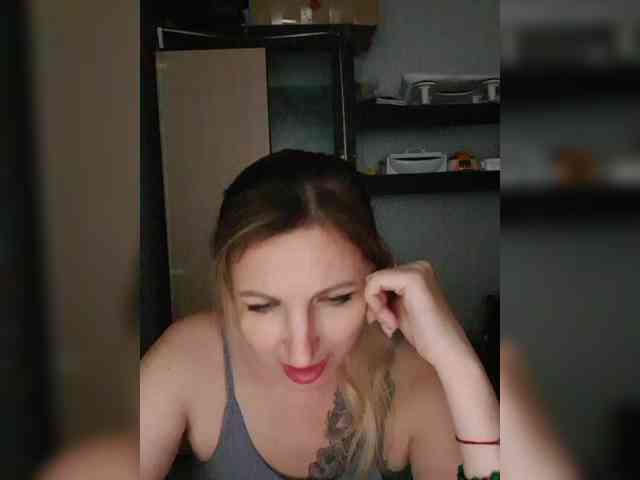 Nushka1984 webcam